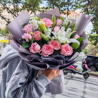 荆州11朵戴安娜粉玫瑰百合，与你一起追逐梦想