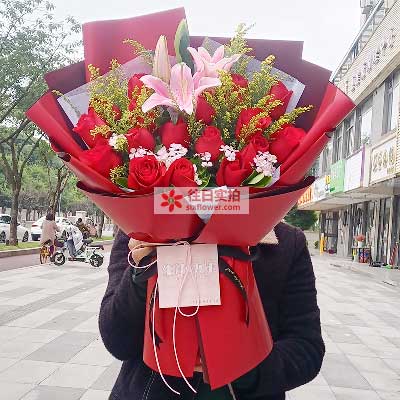 荆州19朵红玫瑰百合，与你幸福前行